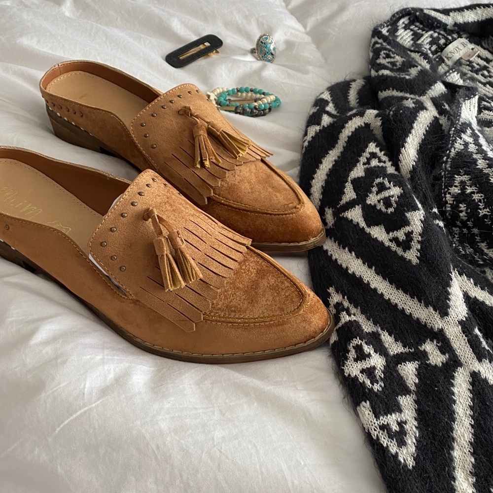 ✌🏼Vici Dolls BRAND NEW 10 Camel Loafer